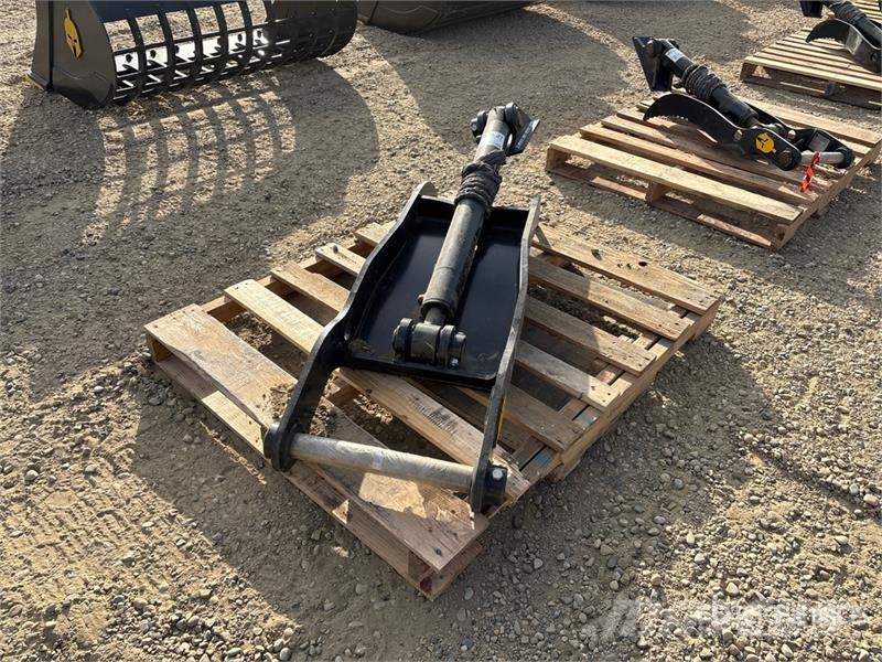 Trojan 8T-50 46 in Hydraulic Excavator Thumb - Fits Cat 3 Žlice