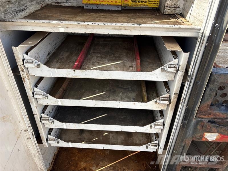 Truck Flatbed Body Фургони