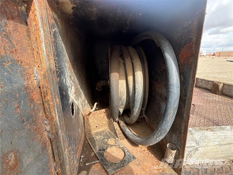 Truck Flatbed Body Фургони