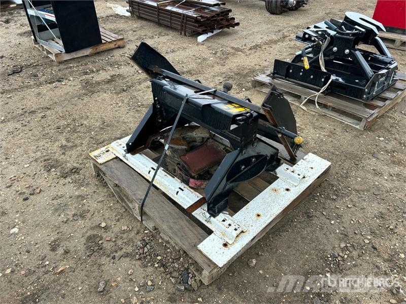 Truck Hitches معدات النقل - غير ذلك