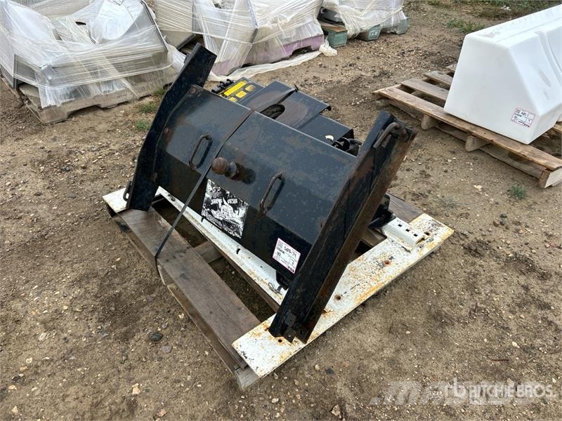  Truck Hitches معدات النقل - غير ذلك