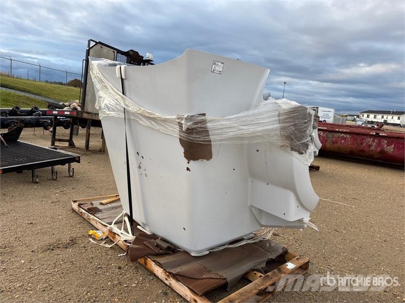  Truck Hood (Unused) شاحنات أخرى