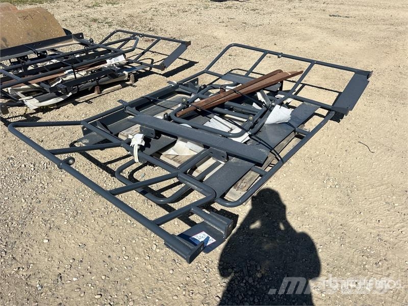 Tusk Folding Hand Rails (Unused) - Fits Hitachi ZX490-6 Otros componentes