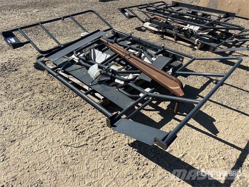 Tusk Folding Hand Rails (Unused) - Fits Hitachi ZX490-6 Otros componentes