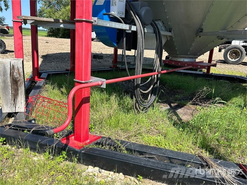 Twister +/- 4000 bu 5 Ring Hopper Grain Bin 作物プロセスッサーと収納ユニット/機械 - その他