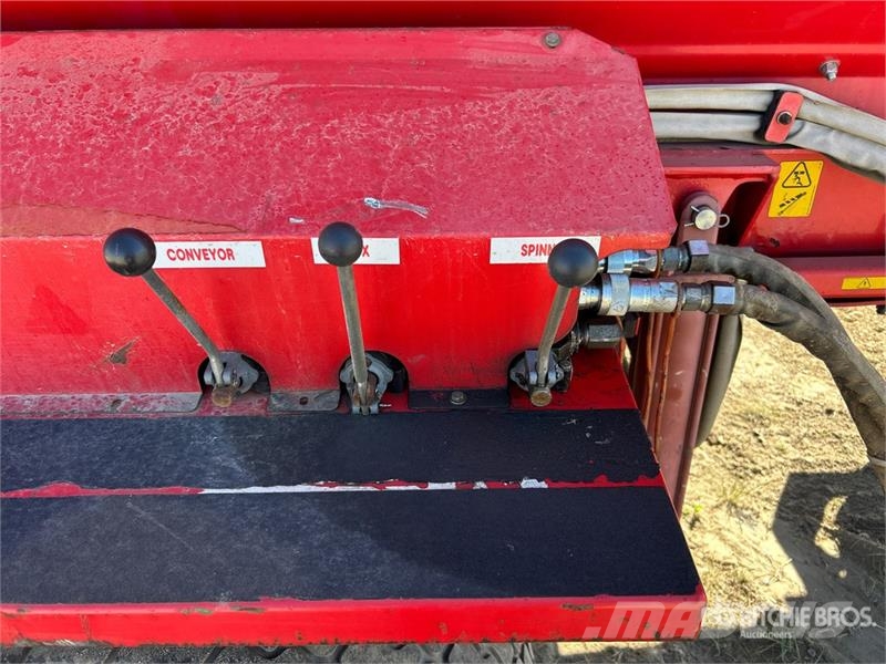  Ty-Crop MH400 Tow Behind Top Dresser Lauksaimniecība- Citi
