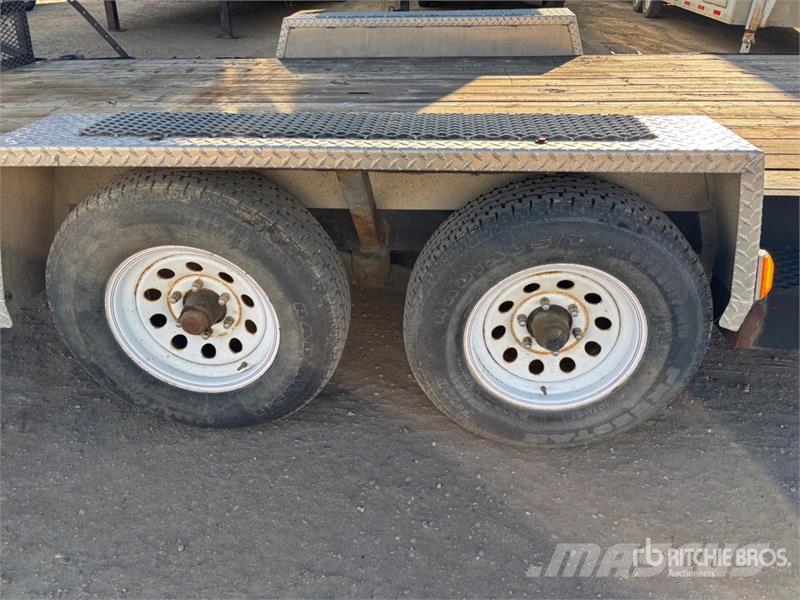 Ubuilt 16 ft T/A Equipment Trailer Auto pārvadāšanas treileri