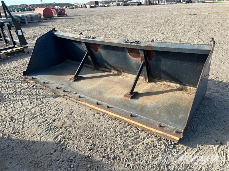 Uncle Wiener's 100 in Snow Bucket Skid Steer Bucke دلاء