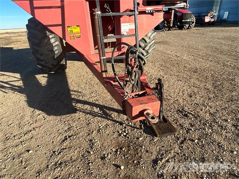 United Farm Farm Tools Inc. 4565 750 bu S/A Grain Cart Причепи перевантажувачі зерна