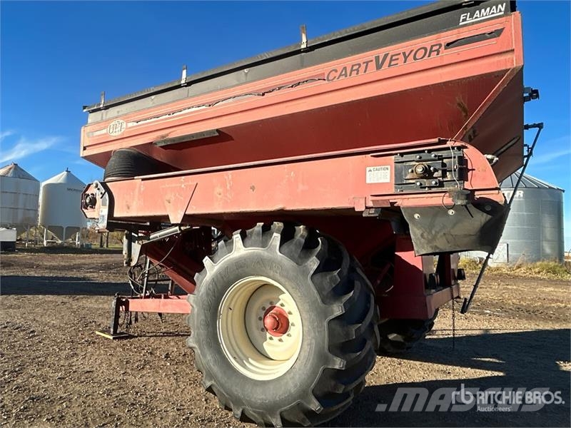 United Farm Farm Tools Inc. 4565 750 bu S/A Grain Cart Причепи перевантажувачі зерна