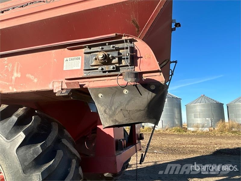 United Farm Farm Tools Inc. 4565 750 bu S/A Grain Cart Причепи перевантажувачі зерна