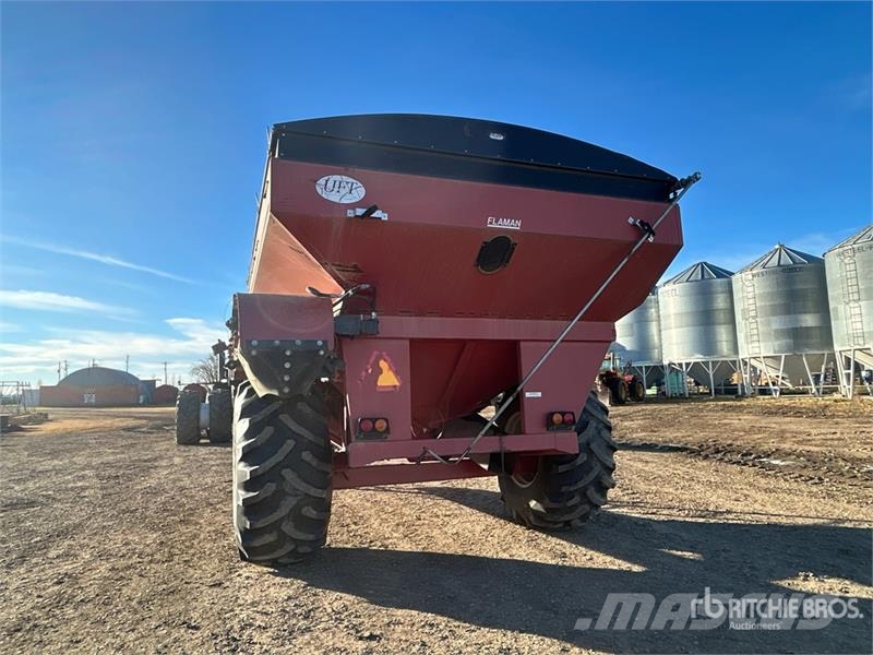 United Farm Farm Tools Inc. 4565 750 bu S/A Grain Cart Причепи перевантажувачі зерна