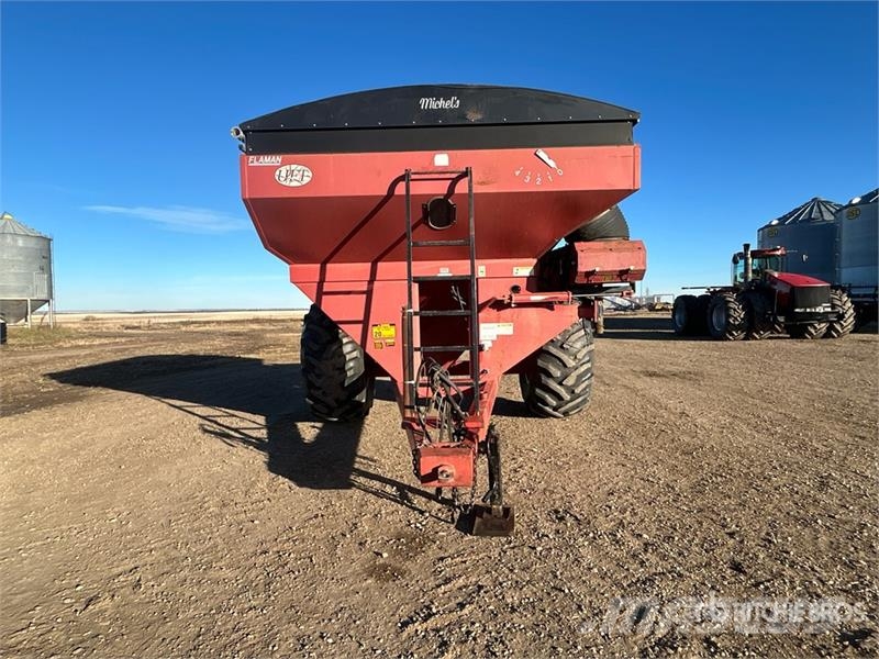 United Farm Farm Tools Inc. 4565 750 bu S/A Grain Cart Причепи перевантажувачі зерна