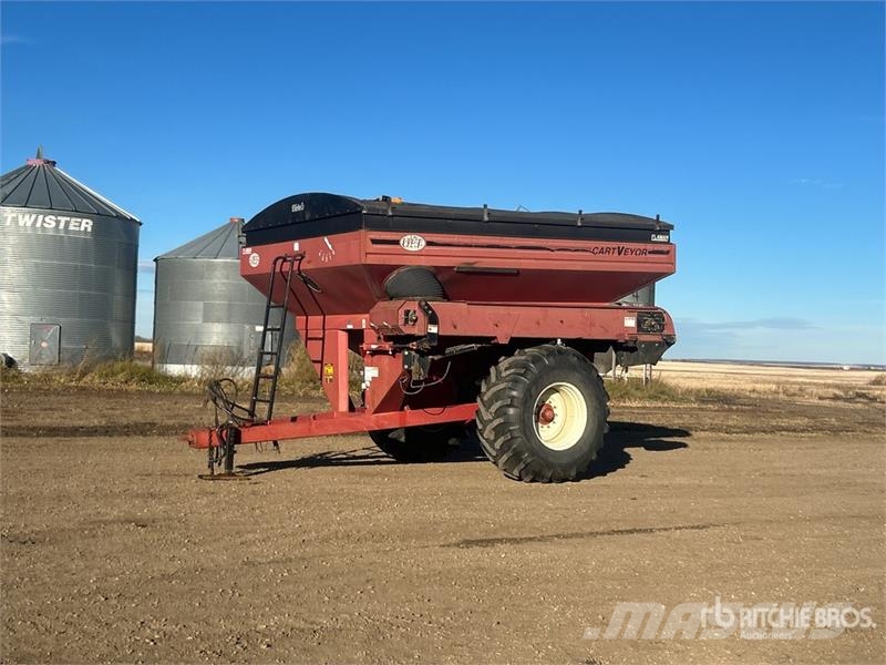 United Farm Farm Tools Inc. 4565 750 bu S/A Grain Cart Причепи перевантажувачі зерна