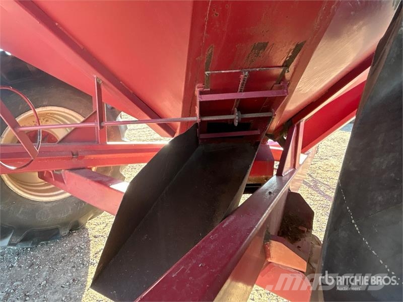 United Farm Tools Inc. 4565 750 bu S/A Grain Cart Getreideanhänger