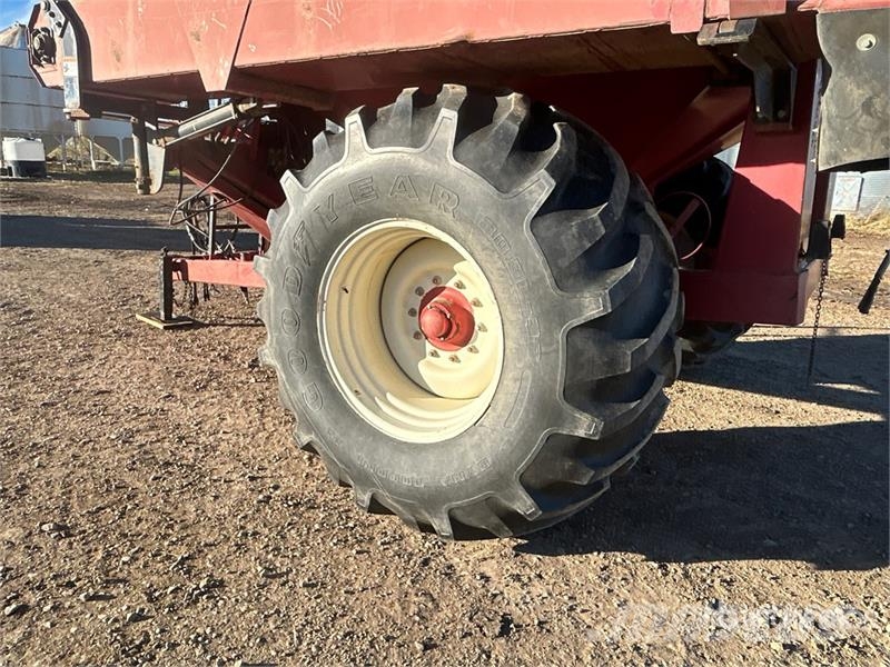 United Farm Tools Inc. 4565 750 bu S/A Grain Cart Getreideanhänger