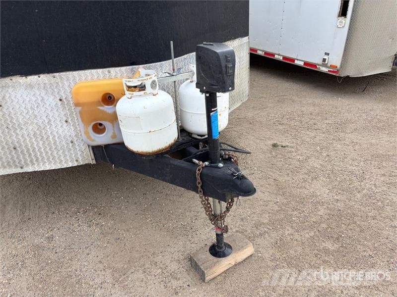 Universal Trailer 20 ft T/A Enclosed Trailer Прицепы-фургоны