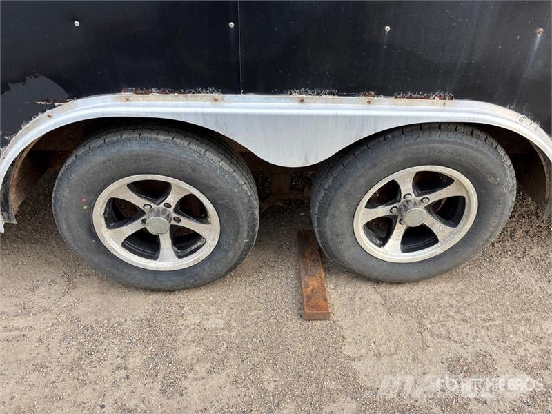 Universal Trailer 20 ft T/A Enclosed Trailer Прицепы-фургоны
