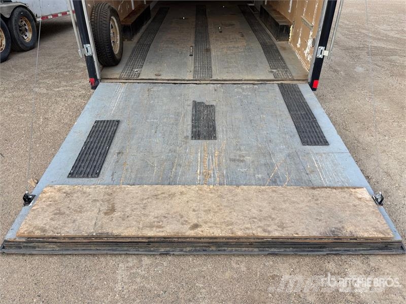 Universal Trailer 20 ft T/A Enclosed Trailer Прицепы-фургоны