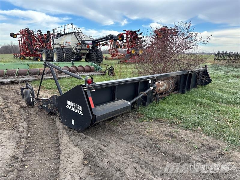 Universal UH-22 22 ft Combine Header Combine harvester heads