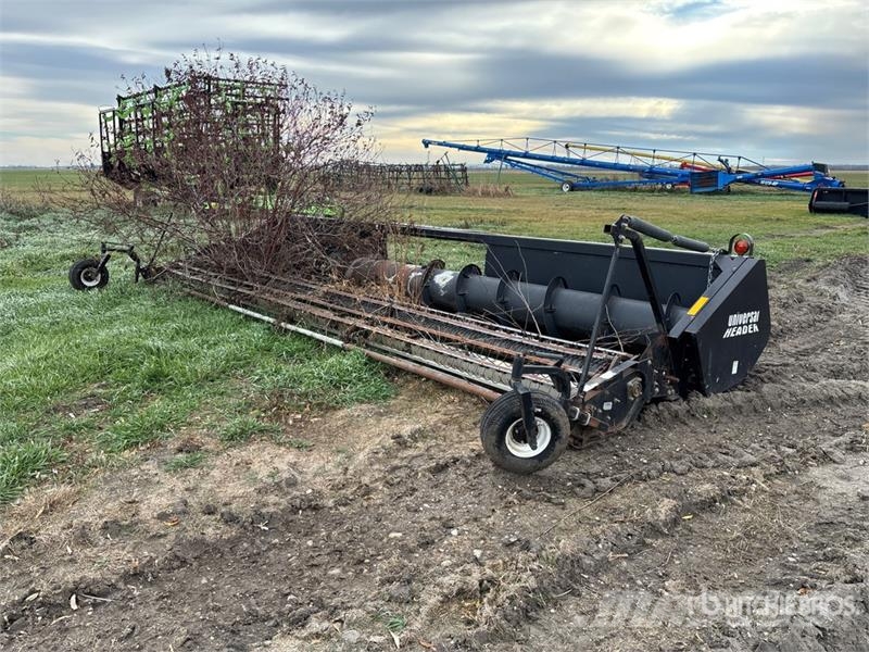 Universal UH-22 22 ft Combine Header Combine harvester heads