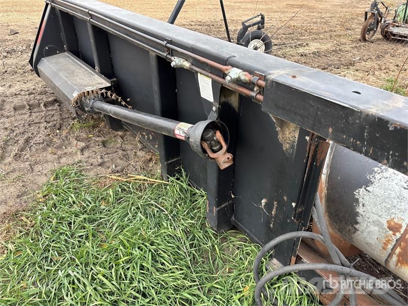 Universal UH-22 22 ft Combine Header Combine harvester heads