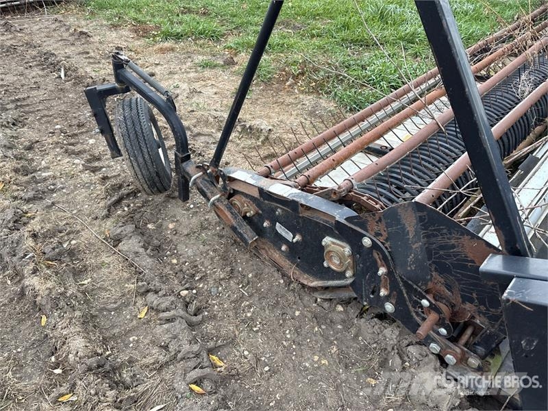 Universal UH-22 22 ft Combine Header Combine harvester heads