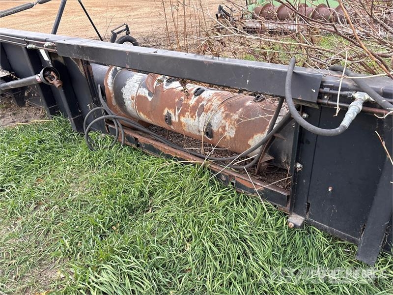Universal UH-22 22 ft Combine Header Combine harvester heads