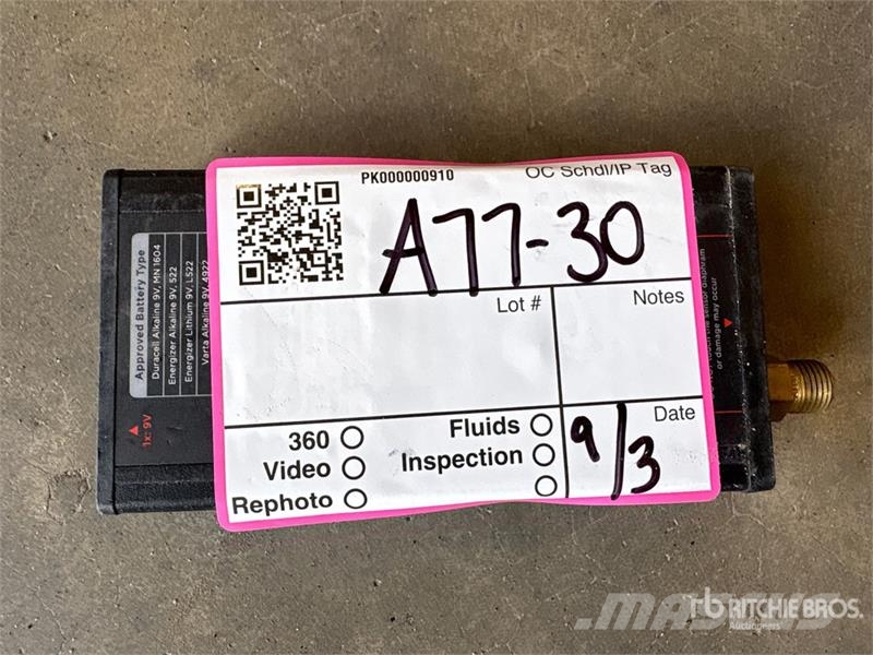 Unknown IS33363000 Pressure Calibrator Drugi deli
