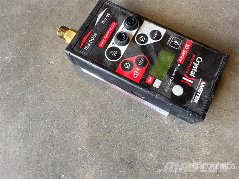 Unknown IS33363000 Pressure Calibrator Drugi deli