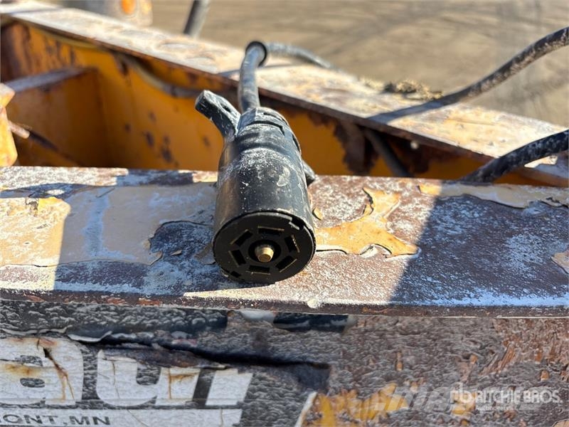 Unknown or N/A Redi Haul 25 ft T/A Equipment Trail Vehicle transport trailers
