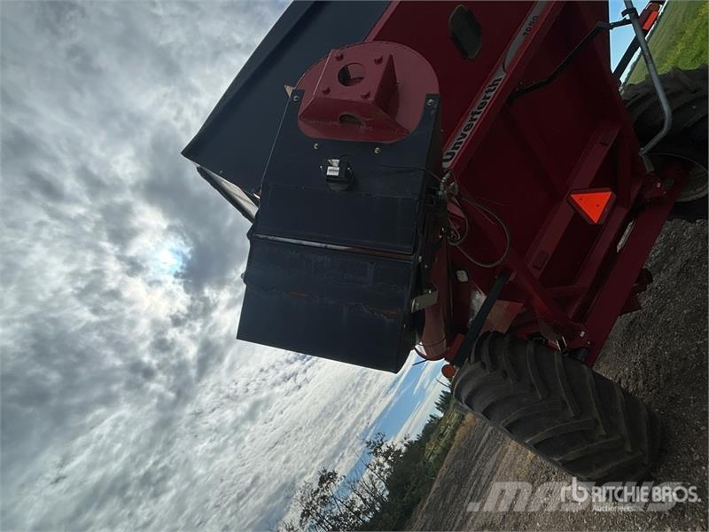UNVERFERTH 1050 1050 bu S/A Grain Cart Grain / Silage Trailers
