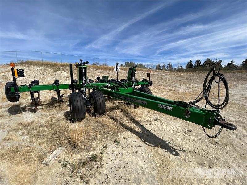 UNVERFERTH 122 20 ft 8 Shank Disc Ripper ماكينات زراعية - غير ذلك