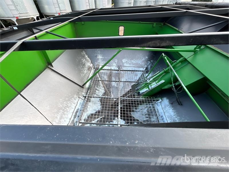 UNVERFERTH 6500 650 bu S/A Grain Cart Grain / Silage Trailers