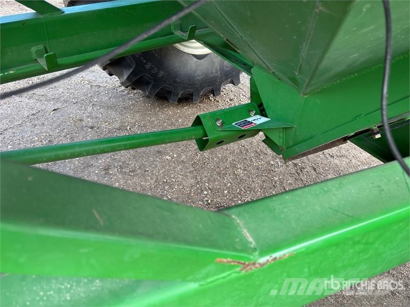 UNVERFERTH 6500 650 bu S/A Grain Cart Grain / Silage Trailers