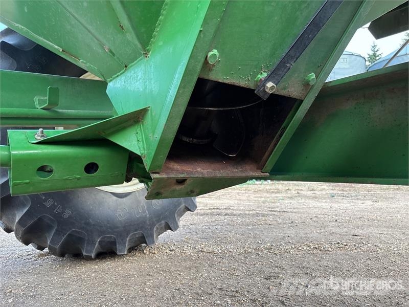 UNVERFERTH 6500 650 bu S/A Grain Cart Grain / Silage Trailers