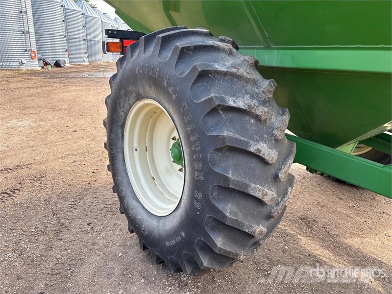 UNVERFERTH 6500 650 bu S/A Grain Cart Grain / Silage Trailers