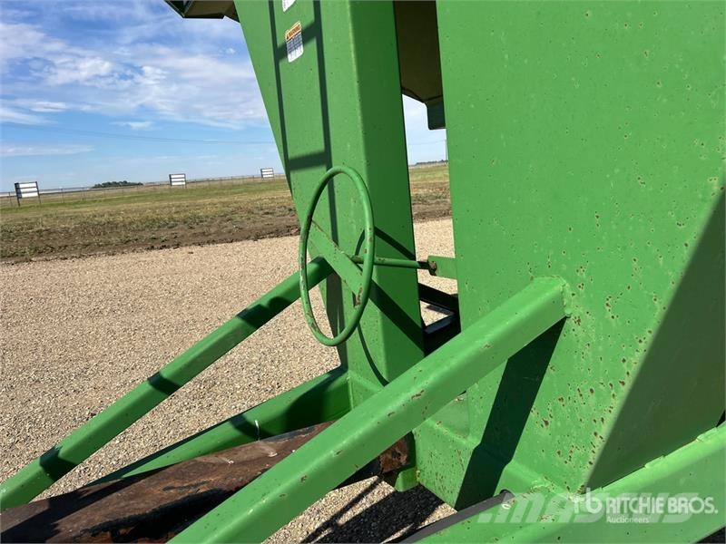 UNVERFERTH Brent 876 876 bu S/A Grain Cart Viljavaunut