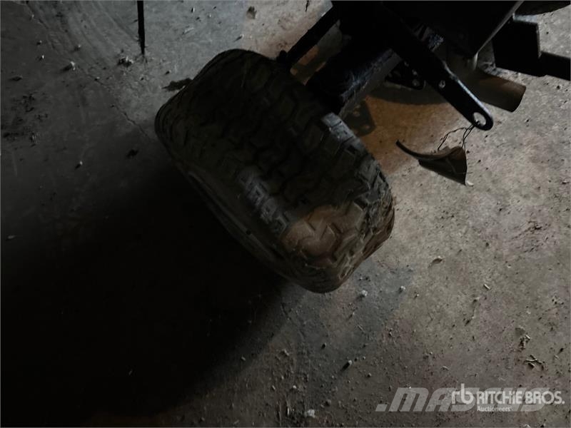 Utility Tractor (Inoperable) Manji traktori