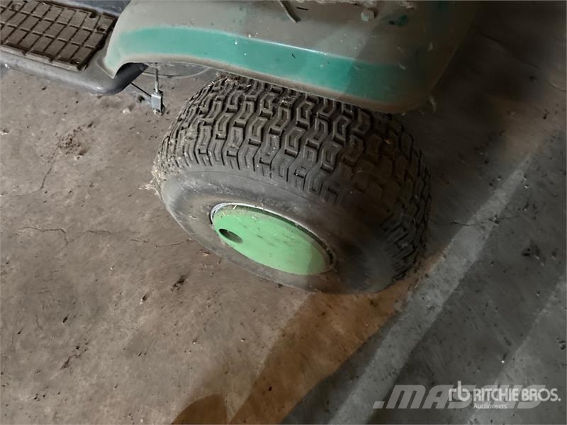 Utility Tractor (Inoperable) Manji traktori