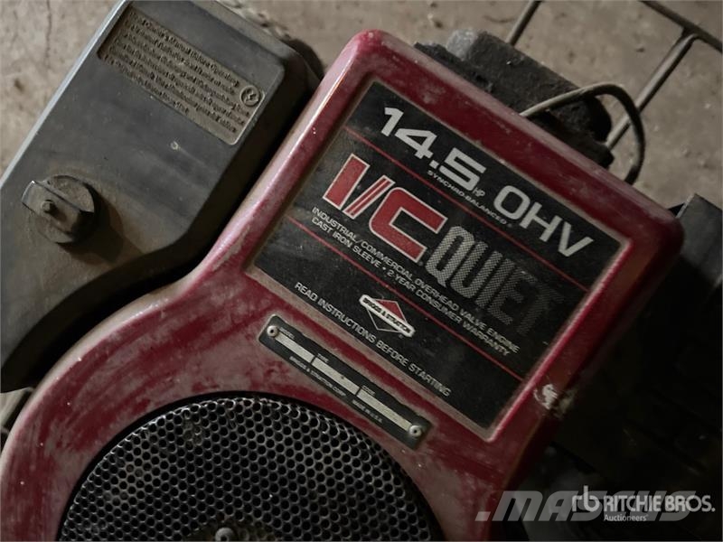 Utility Tractor (Inoperable) Manji traktori