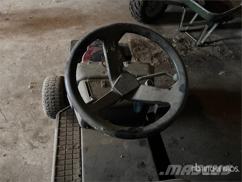 Utility Tractor (Inoperable) Manji traktori