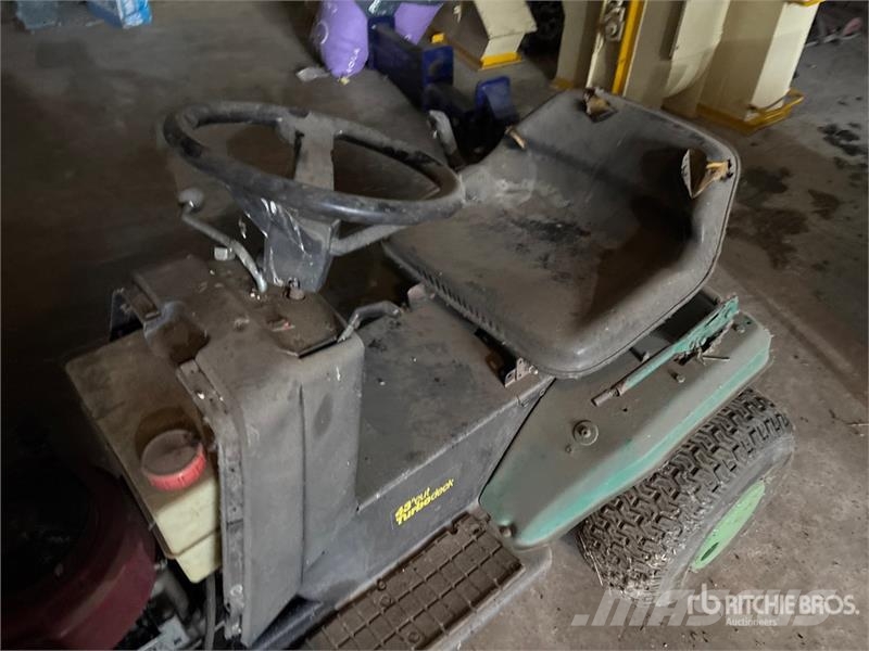 Utility Tractor (Inoperable) Manji traktori