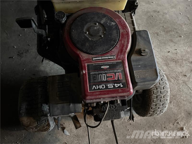 Utility Tractor (Inoperable) Manji traktori
