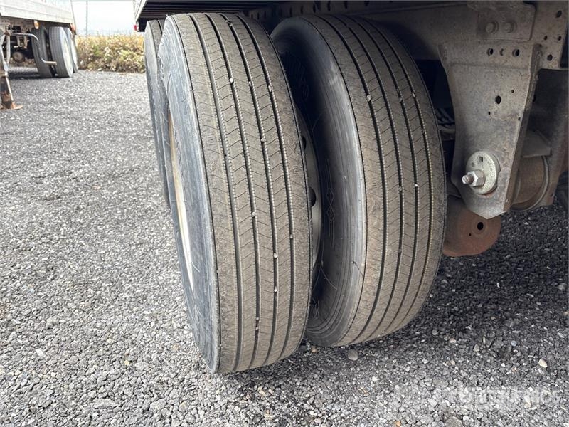 Utility VS2RA 53 ft x 102 in T/A Refrigerated Trailer نصف مقطورات بدرجة حرارة قابلة للضبط