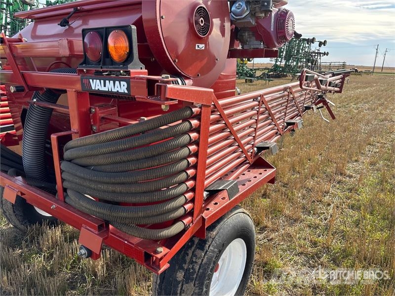 Valmar 245 45 ft Air Boom S/A Fertilizer Applicator Rasturači mineralnog đubriva
