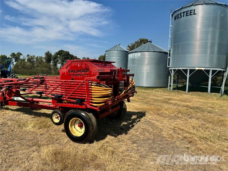 Valmar 245 45 ft Fertilizer Spreader Ruiskulannoittimet