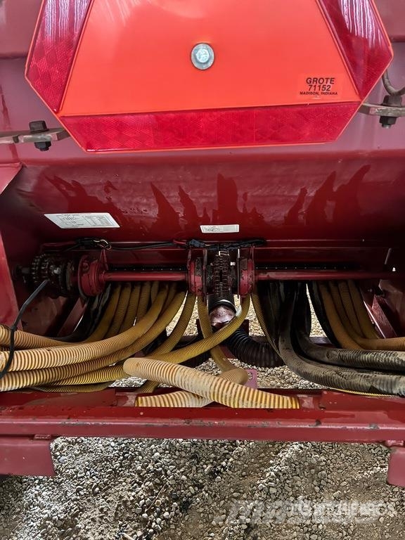 Valmar 245 45 ft Fertilizer Spreader Ruiskulannoittimet