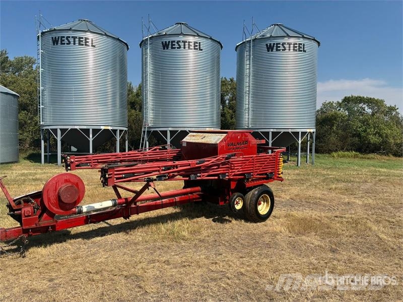 Valmar 245 45 ft Fertilizer Spreader Ruiskulannoittimet