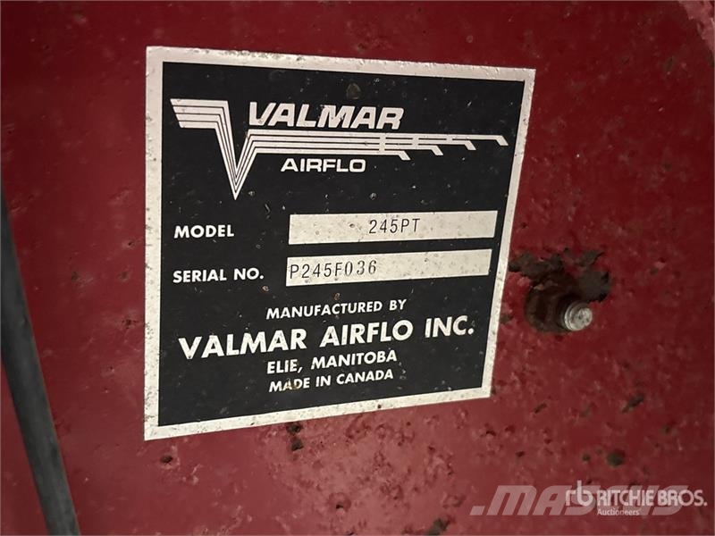 Valmar 245 45 ft S/A Fertilizer Spreader معدات رش أسمدة